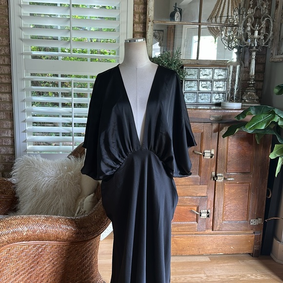 BHLDN Amelia Deep-V Flutter-Sleeve Satin A-Line Gown BLACK US 20 W NEW - Picture 3 of 10
